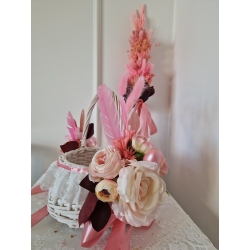 Koszyk wielkanocny na święconkę udekorowany kwiatami Różowy Koszyczek